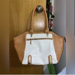 Bolsas Para Mujer Marca bebe 100%originales for Sale in Parlier, CA -  OfferUp