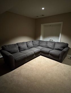 Large Gray Sectional Couch – Excellent Condition