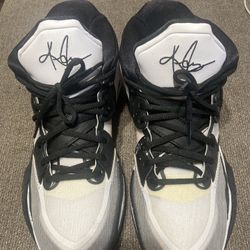 KYRIE Basketball Shoes