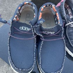Size 8 Men’s Hey Dudes