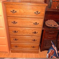  Dresser