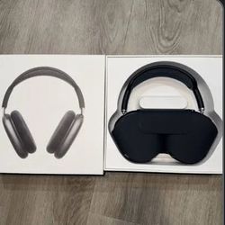 Black AirPod Maxes 
