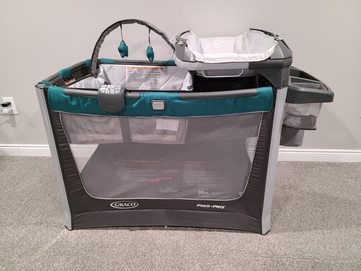 Pack N Play With Smart Station & Travel Bassinet & Changer