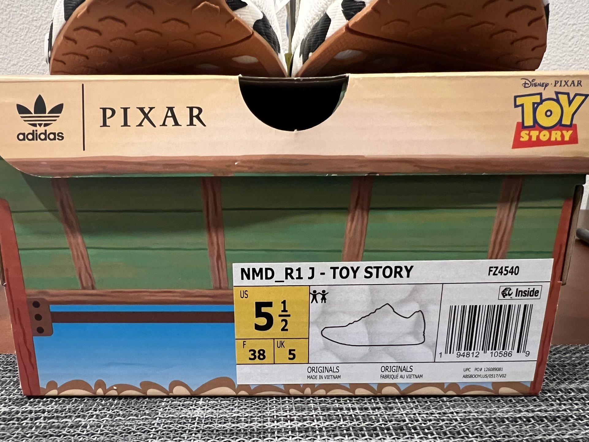 Adidas NMD_R1 J Toy Story (5.5Y) 🔥