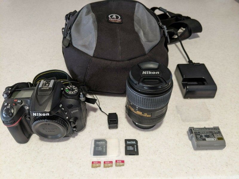 Nikon D7200 Body + 18-300mm AF-S DX Lens