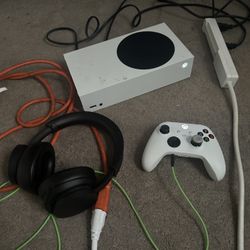 Bundle Xbox series s + Headset + Monitor