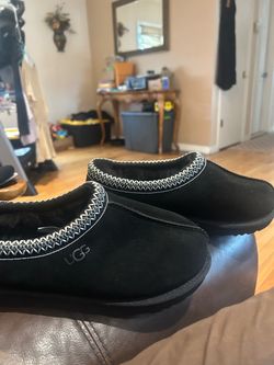 UGG  new women’s slippers size 10