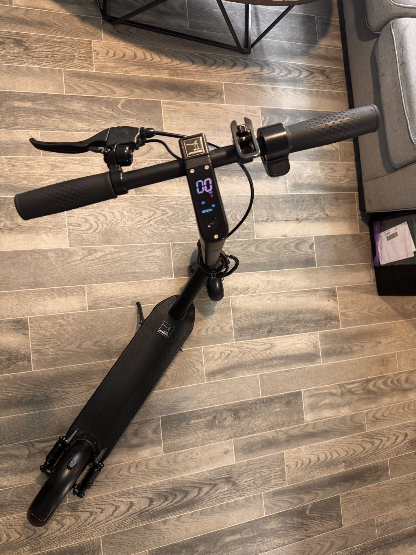 AOVOPRO Foldable Electric Scooter 500W – Great Condition!