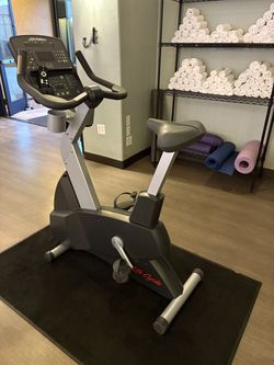 Life Fitness Integrity Upright Bike PRICE DROP!