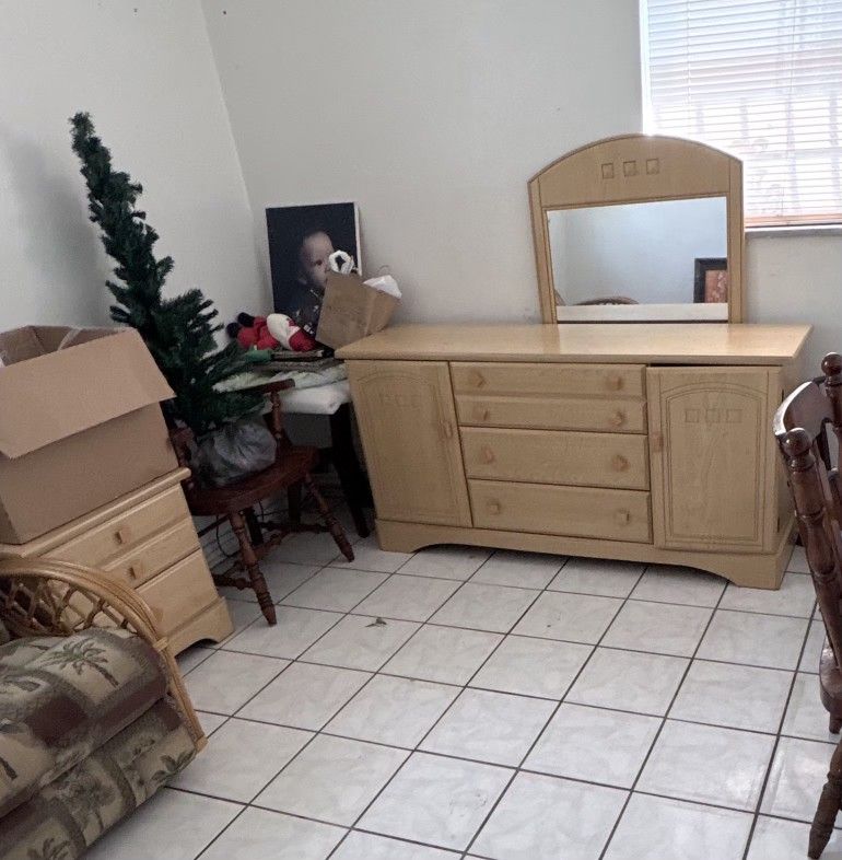Vintage Old School Dresser With Night Stand