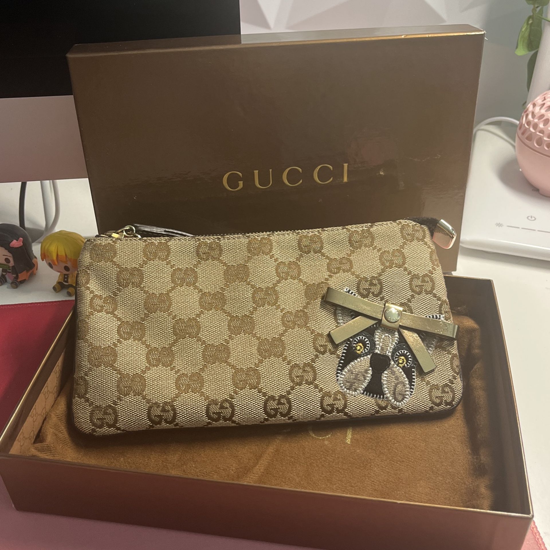Special edition & collectors edition Gucci wristlet bag.