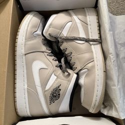 Men’s Tan And white Jordans Size 9