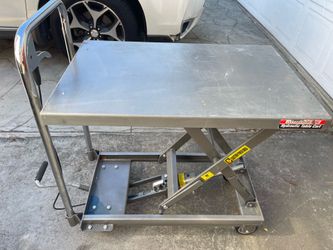 Hydraulic lift table