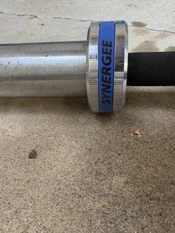 Synergee Open 15kg and 20kg Black Phosphate and Chrome Olympic Barbell. Rated 1000lbs for Weightlifting and Powerlifting