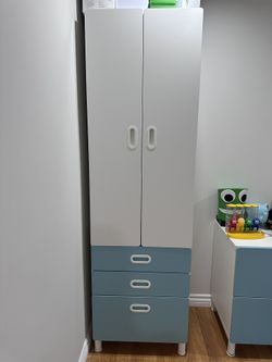 Closets With Drawers 