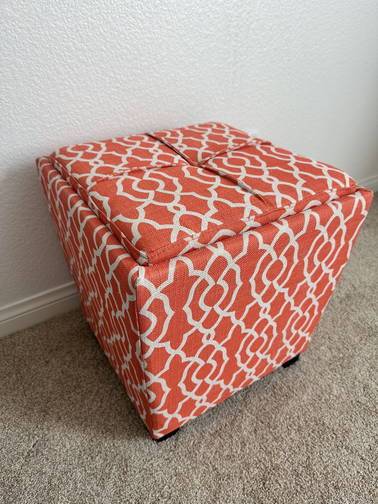 Storage Ottoman with Reversible Tray Lid – Cushioned Seat, Hidden Storage, and Wooden Legs
