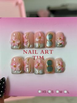 Press on nails