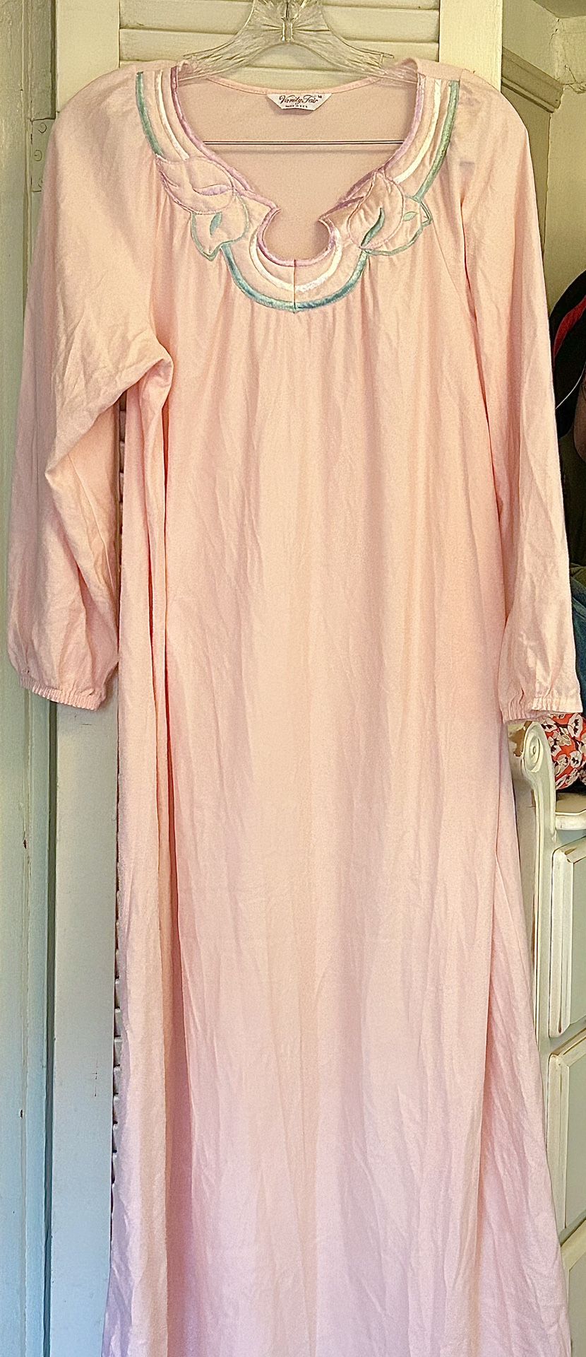 Vintage Vanity Fair Ivory Fleece-like Lounge Nightgown M