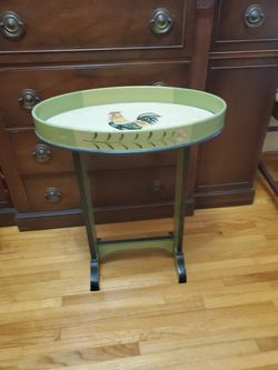 Rustic Farmhouse Accent Side Table With Removable Oval Tray