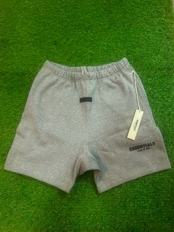 Essentials Shorts • Medium