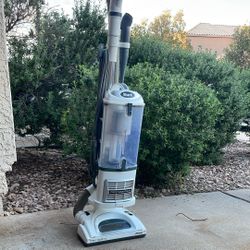 Shark Navigator Lift-Away Professional Vacuum Cleaner