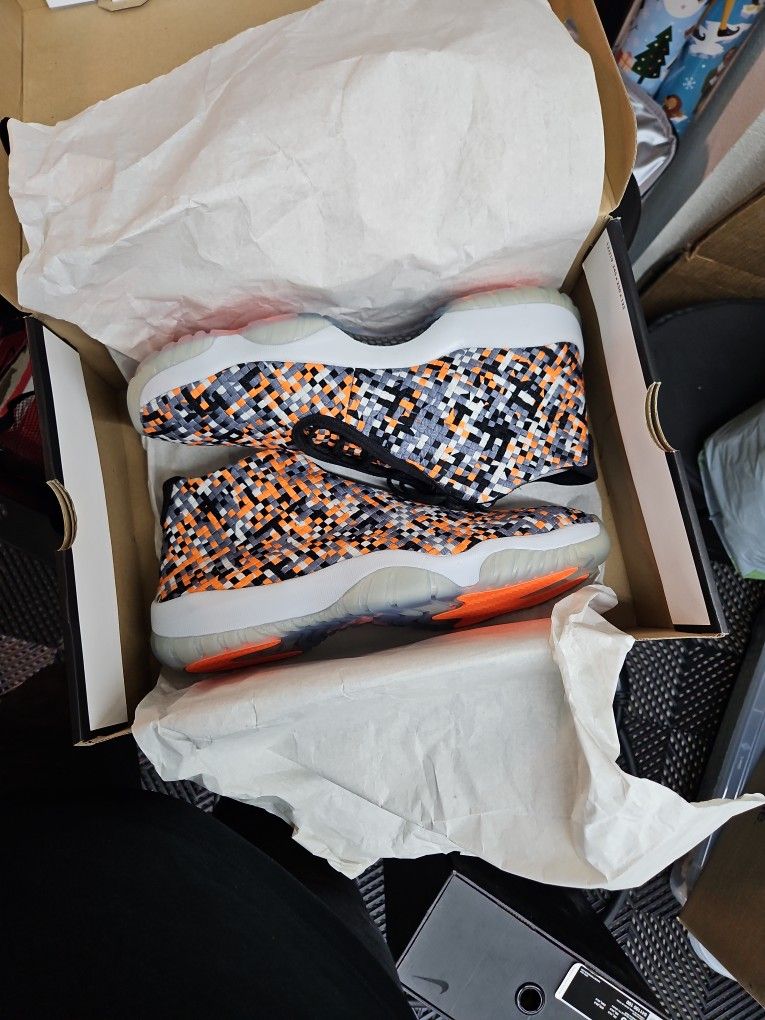 Jordan Future 11.5 Men Black Orange White