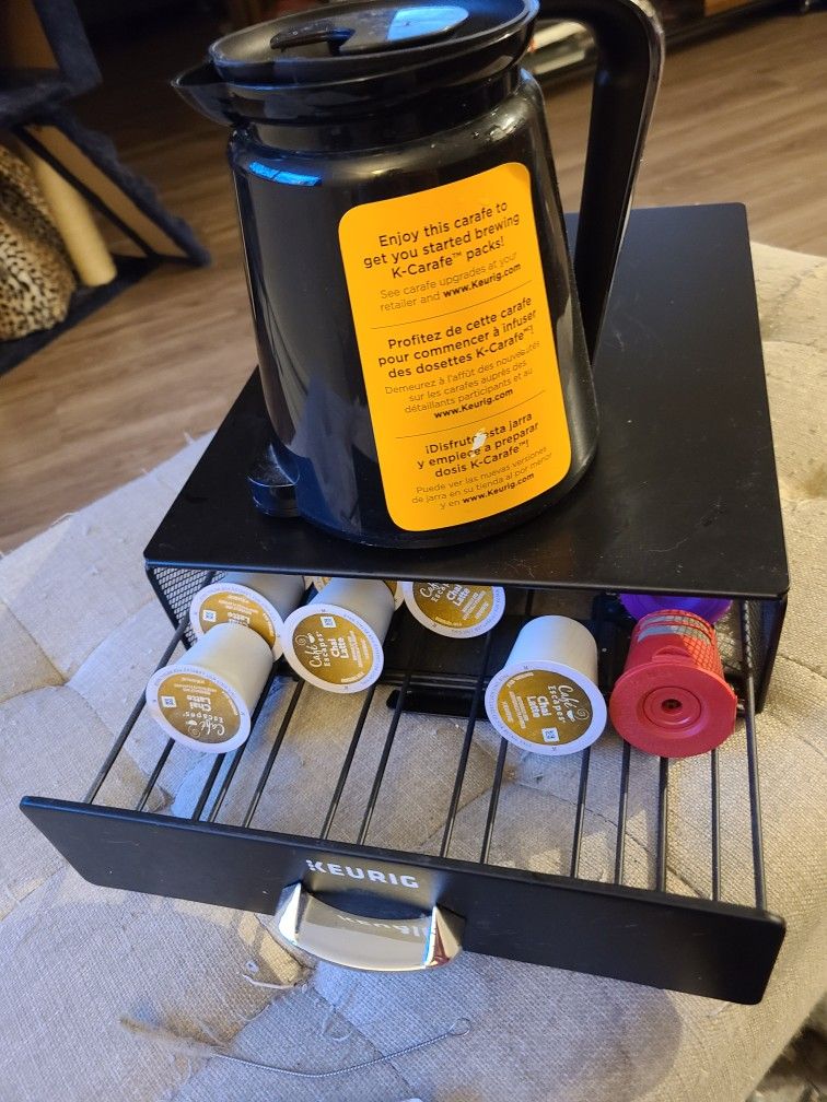 Keurig w/Carafe & K cup Holder