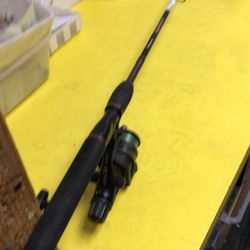 1003 Shakespeare USSP662M 2pc 6’6” Medium Action 6-15lbs Line W/ Shimano R4000 Spinning Reel 013505