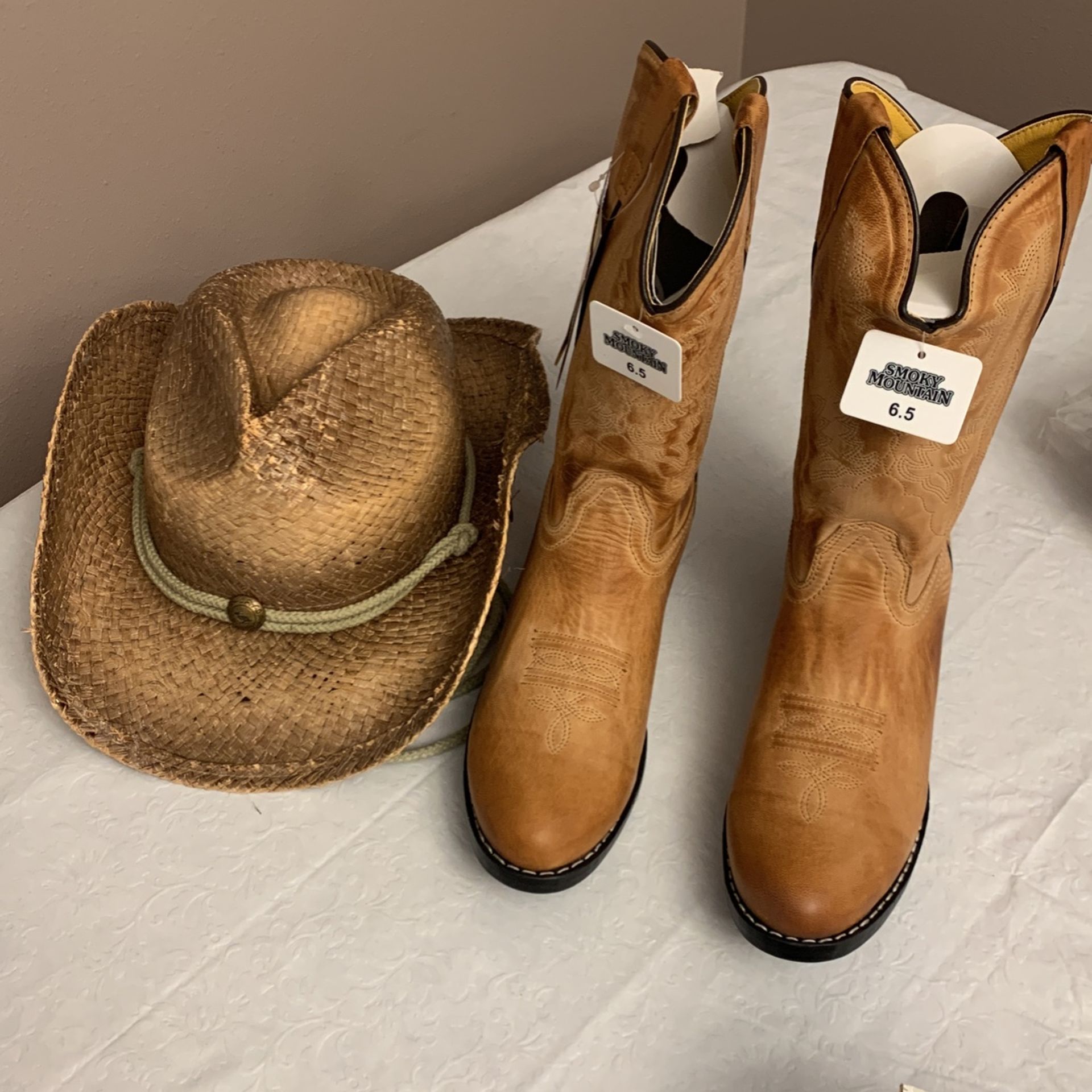 Smoky Mountain Cowboy Leather Boots And Cowboy Hat