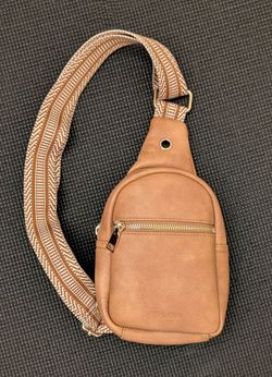Crossbody adjustable bag