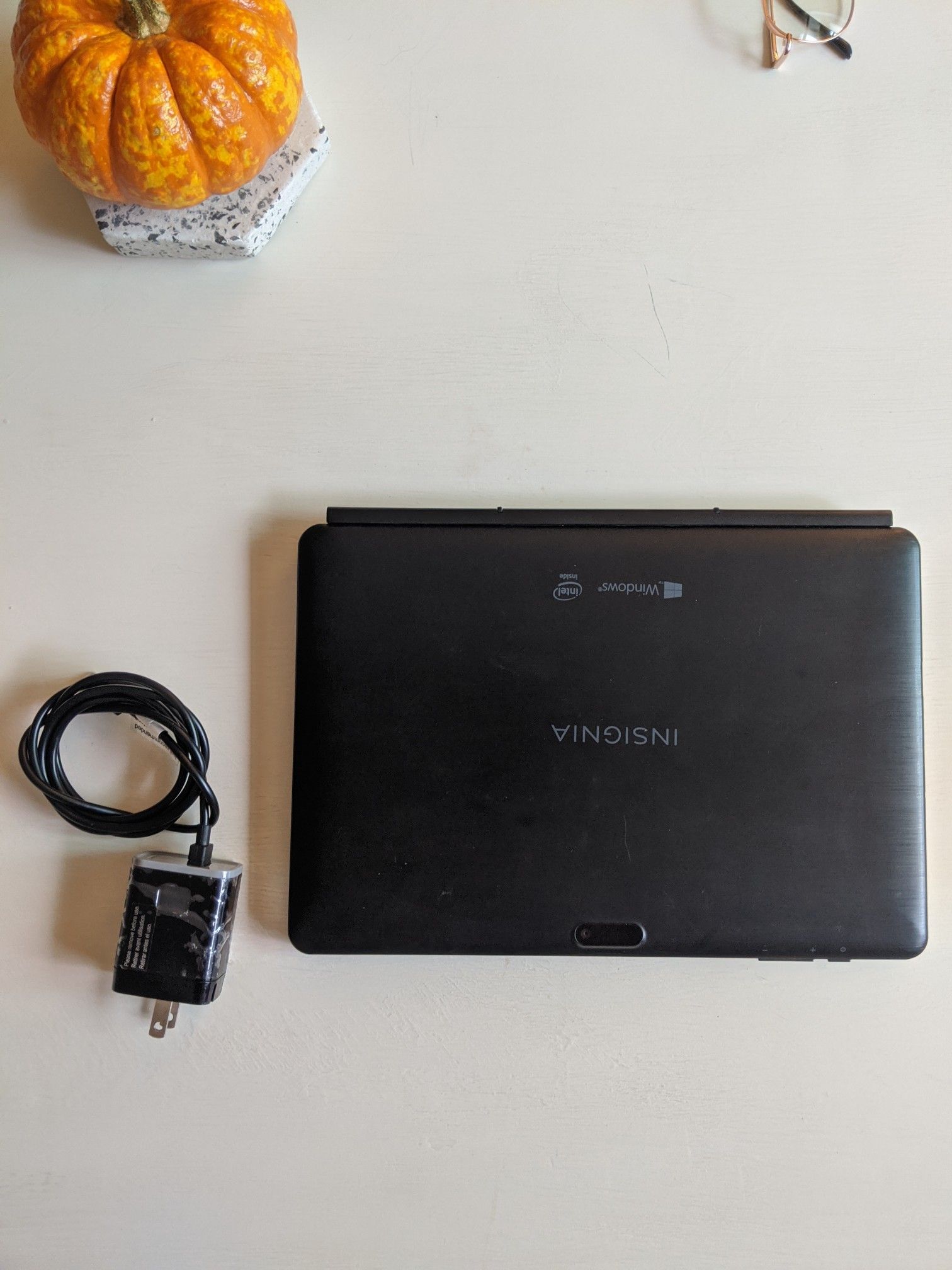 Insignia Flex Chromebook / Tablet 10inch