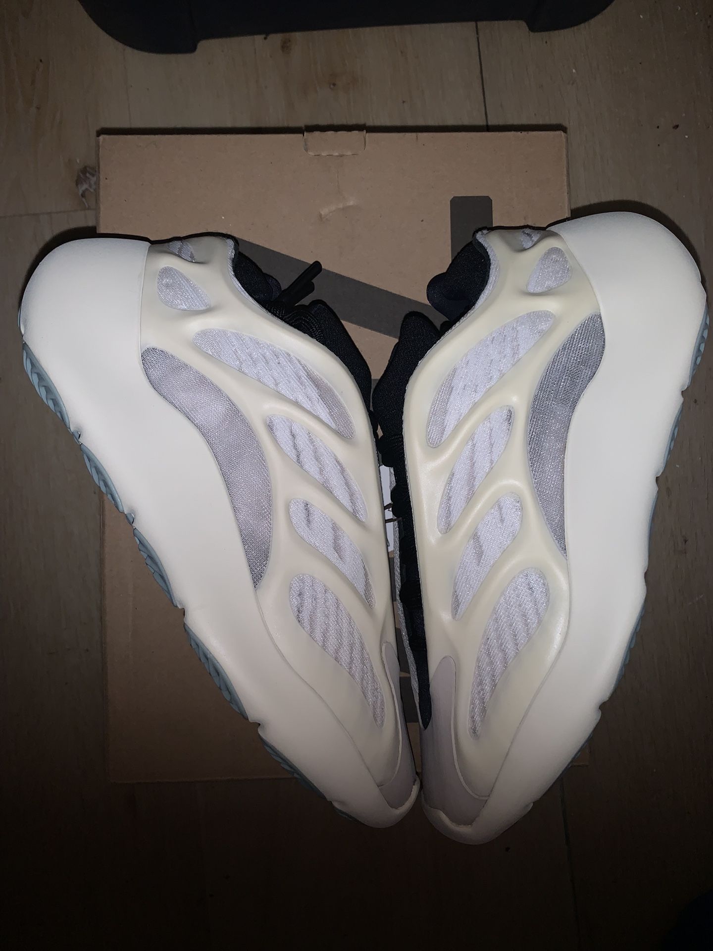 Adidas Yeezy 700 V3 Azael Size 5