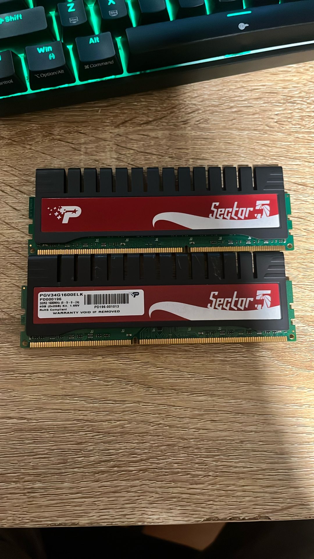 DDR3 4GB RAM STICKS
