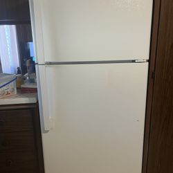 G&E Refrigerator 