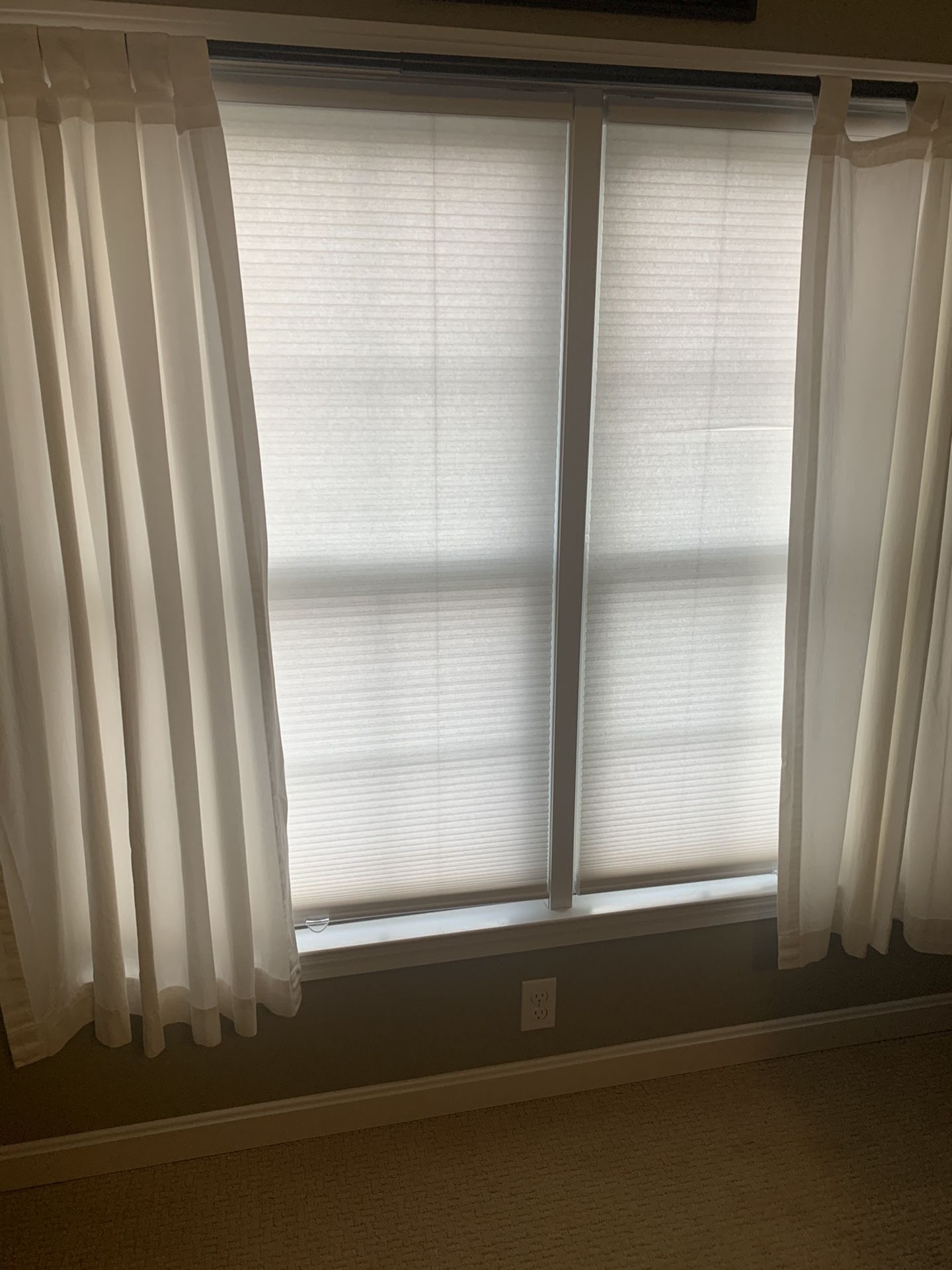 White curtains 2 panels