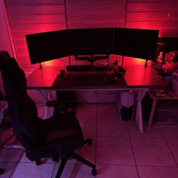 3 Monitors With Stand