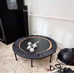 Mini trampoline & dumbbells