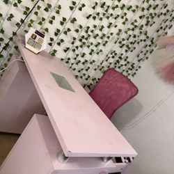 nail desk