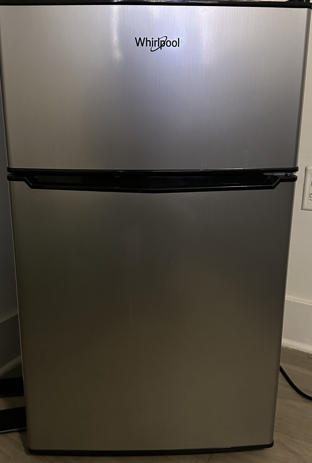 Whirlpool Mini Fridge With Freezer