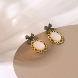 Romantic Vintage Pearl Earrings ✨ Gold Bow Statement Jewelry