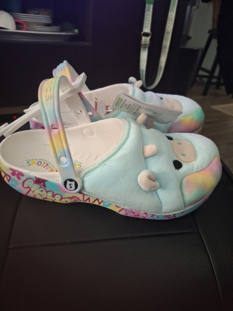 CROCS SIZE 11
