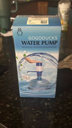 Water pump manual dispenser