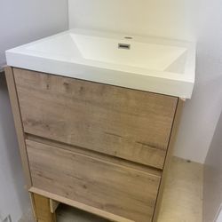Floating vanity 24” Oak Color 
