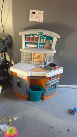 Little tikes kitchen
