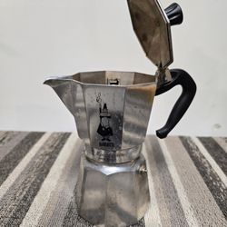 Bialetti 6 Cup Moka Pot