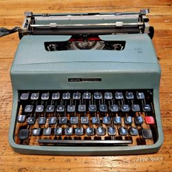 Professionally Serviced 1974 Olivetti Lettera 32 Typewriter - Spanish, Portuguese And French