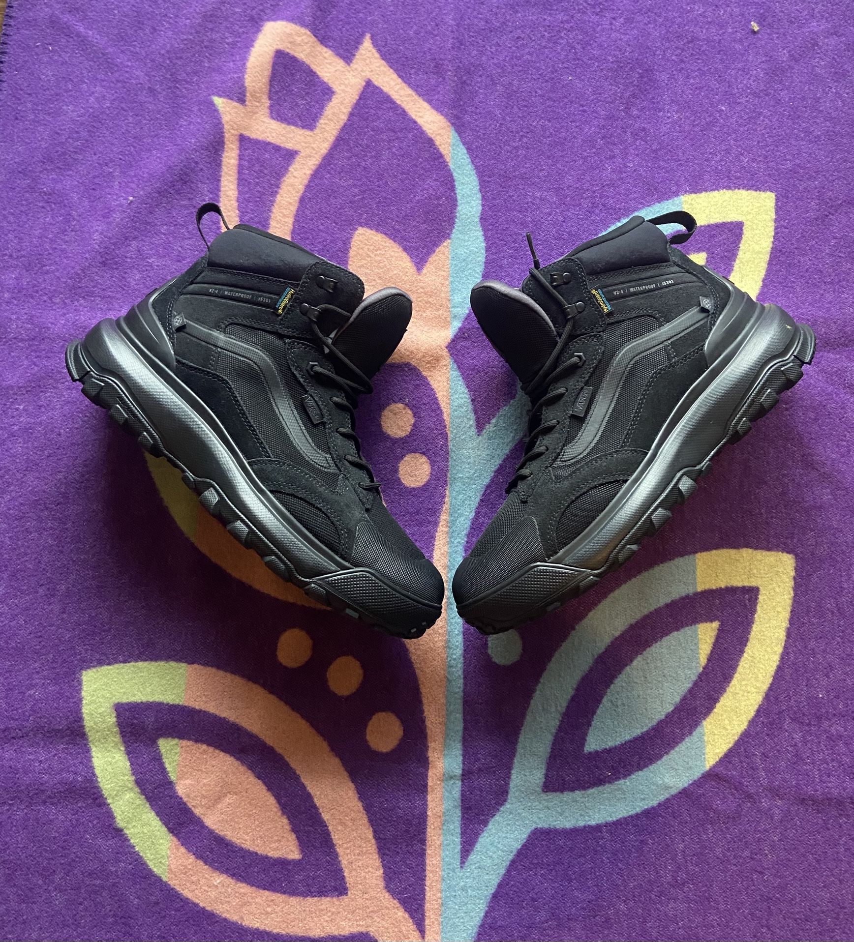 Vans MTE Crestline Waterproof Insulated Boots blackout hydroguard mens size 11.5