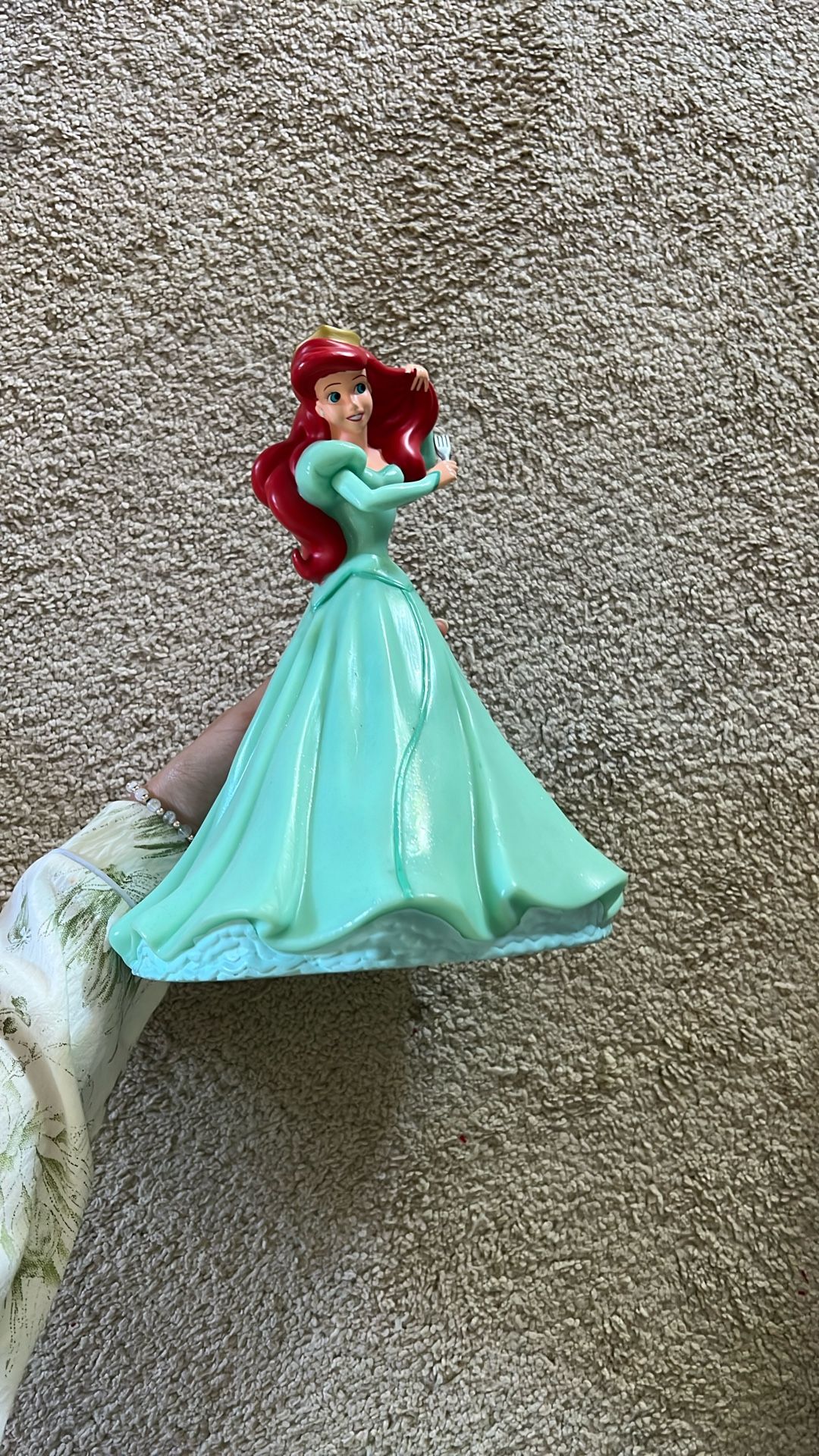 : Ariel “The Little Mermaid” Coin Collector – Disney Collectible Used