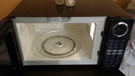 Sunbeam Microwave- $25 IF PICKUP TONIGHT for Sale in Brooklyn, NY