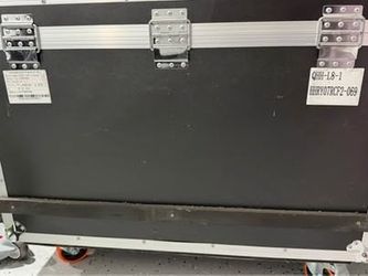 LED Video Wall Road / Flight Case – Holds 8 500x500mm Panels